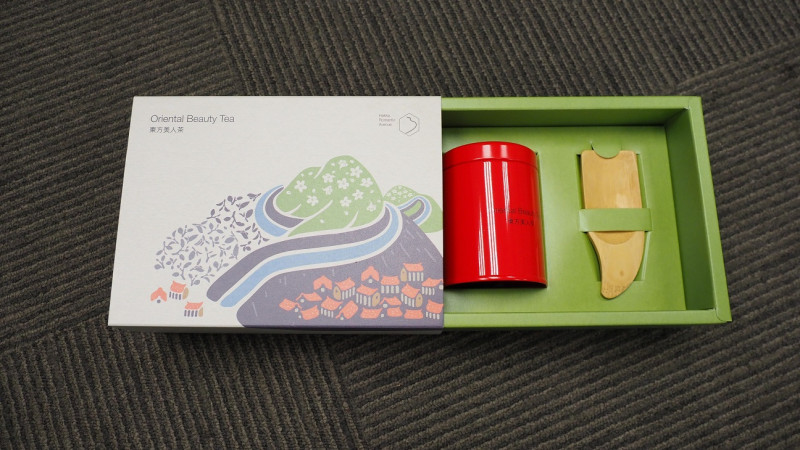 東方美人茶精美禮盒。   圖：台灣高鐵公司/提供