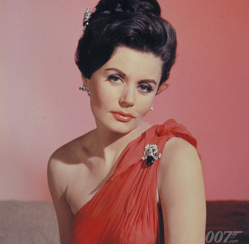 007系列電影官方推特帳號表示，曾飾演首位龐德女郎的英國女演員烏妮絲蓋森8日辭世。   （圖取自詹姆士龐德推特twitter.com/007）