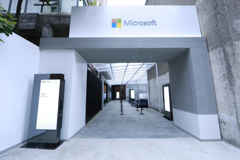 全球電子遊戲產業最大的年度商業化展覽「電子娛樂展」（E3遊戲展）終於在昨（10）日正式展開，微軟旗下的「微軟工作室」（Microsoft Studios）宣布大手筆購入5家遊戲工作室，擴展Xbox One的獨家遊戲，要和老對手Sony一決高下！   圖：翻攝自 Microsoft 粉絲專頁