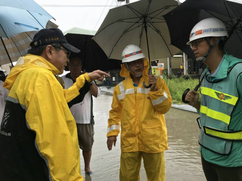 大雨席捲南台灣，屏東縣水淹不斷農損慘重。   圖：屏東縣政府提供