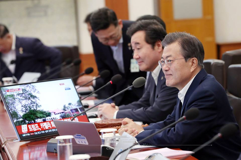 南韓總統文在寅今天稍早表示，如果北韓認真地落實無核化，可以考慮停止舉行美韓聯合軍演。   圖：翻攝南韓青瓦台臉書