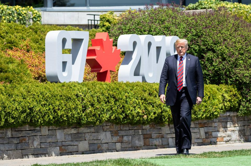 美國總統川普在G7高峰會與各國領袖不歡而散，如今又傳出他為俄羅斯說好話，稱克里米亞本屬俄國。   圖：翻攝美國白宮臉書