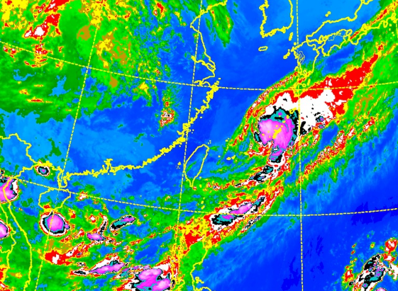 今(16日)晨4時紅外線衛星雲圖顯示，「凱米」已成滯留鋒雲系的一部分，雲型也呈現正在「變性」(熱帶轉溫帶)中，滯留鋒從其中心延伸經巴士海峽、再到南海。   圖：翻攝自吳德榮「老大洩天機」專欄