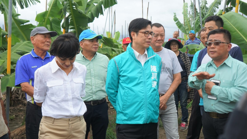 陳其邁表示，只要農民有困難，一定與農民站在一起。   圖：陳其邁競選辦公室/提供