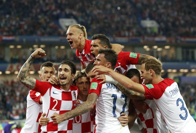克羅埃西亞中場莫德里奇（Luka Modric）操刀踢罰球破網，克羅埃西亞終場以2比0勝出。   圖：達志影像/美聯社