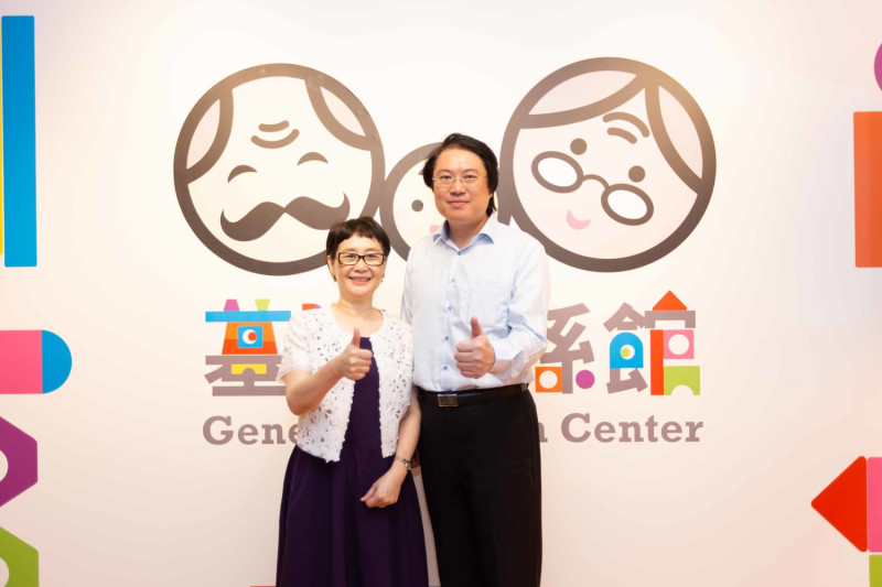 早期幼兒教育協會理事長劉百純（左）與基隆市長林右昌（右）。   圖：基隆市政府 / 提供