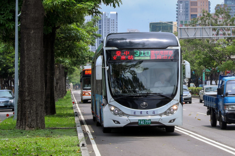 台中市政府指出，台灣大道優化公車上路後，行車效率大增。   台中市政府/提供