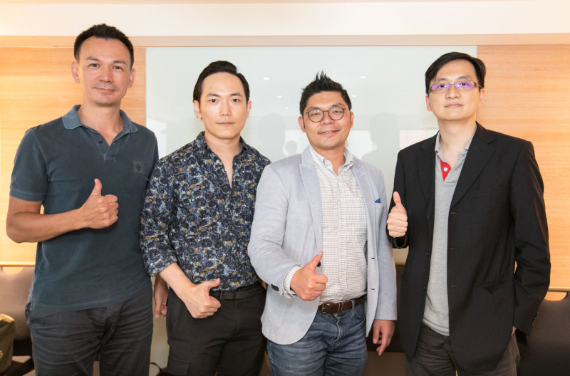 左起：李亞鑫、吳柏蒼、許毓仁、郭榮倉談論區塊鏈產業運用。   圖：2018亞洲區塊鏈高峰會提供