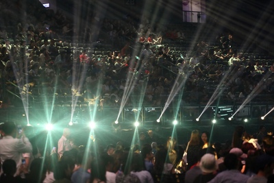 第29屆金曲獎頒獎典禮23日晚間在台北小巨蛋舉行，嘉賓眾星雲集，吸引大批歌迷入場支持關注。   圖：中央社