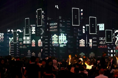 第29屆金曲獎頒獎典禮23日晚間7時將在台北小巨蛋舉行，大批歌迷到場關注，為自己支持的偶像歌手集氣加油。   圖：中央社