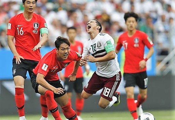 2018世足賽正熱烈開打，台灣球迷瘋狂的程度也越來越高，隨之帶動購買運動彩券的風氣。   圖：達志影像/美聯社