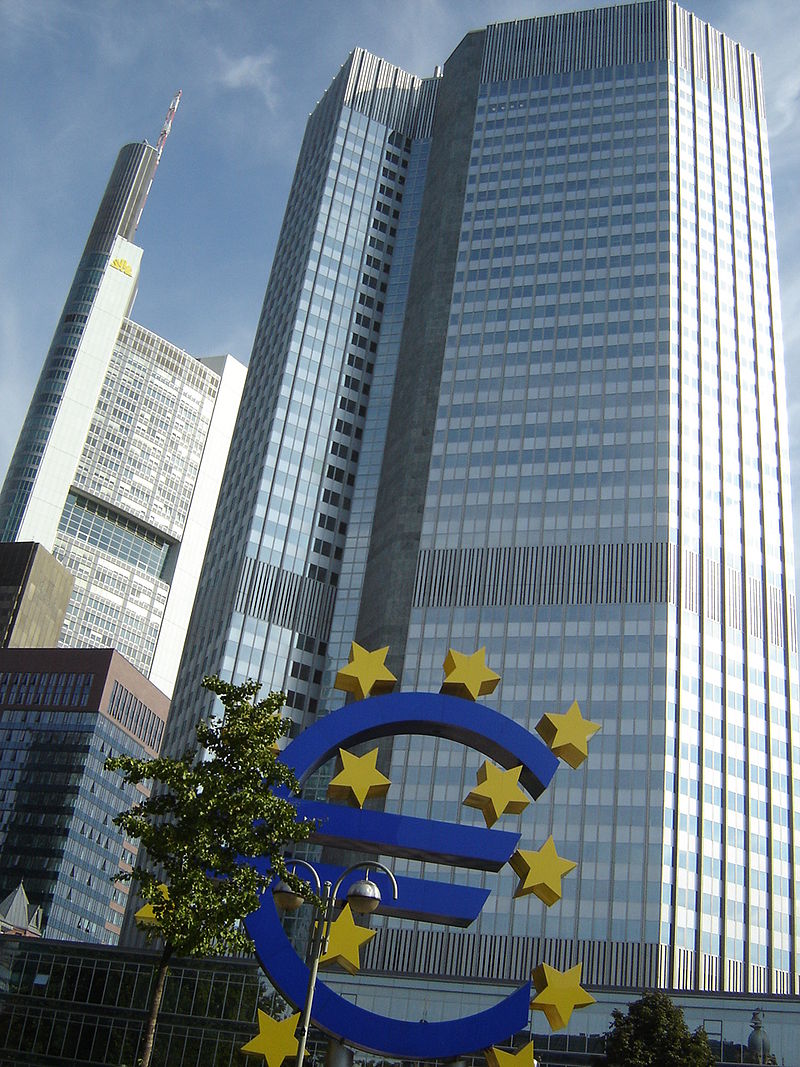 歐洲經濟展望方面，經研院參考歐盟委員會公佈的綜合經濟觀察指標（Economic Sentiment Indicator, ESI），認為歐洲經濟復甦，一則力道不強，再則憂喜參半。圖為歐洲中央銀行大樓。   圖 :翻攝自維基百科