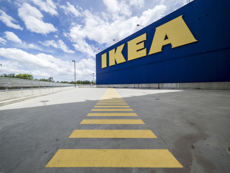 瑞典傢具公司IKEA備受年輕家庭喜愛，吸引大小朋友駐足。   圖：Pixabay提供