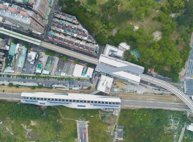 台中捷運綠線北屯捷運G4與台鐵站連通道。   圖：台中市政府/提供