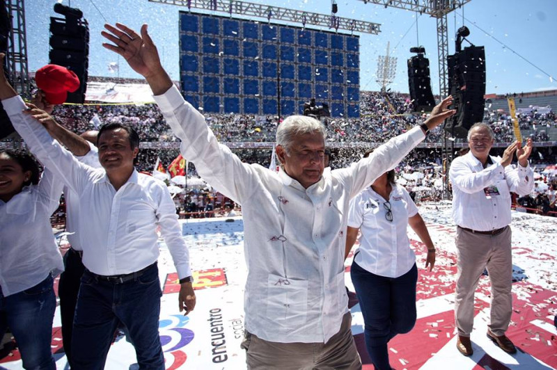墨西哥人心思變，64歲的羅培茲選前民調超過48%的支持率，讓他出線機率極大。   圖：翻攝羅培茲臉書
