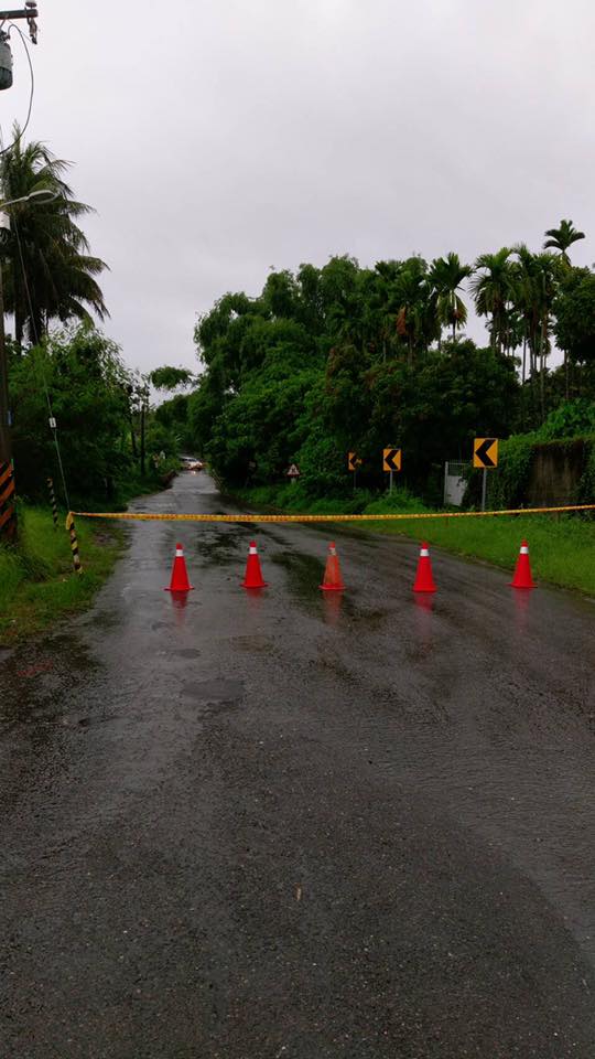 嘉義縣數段道路因強降雨而暫時封閉搶修。   圖：翻攝自吳芳銘臉書