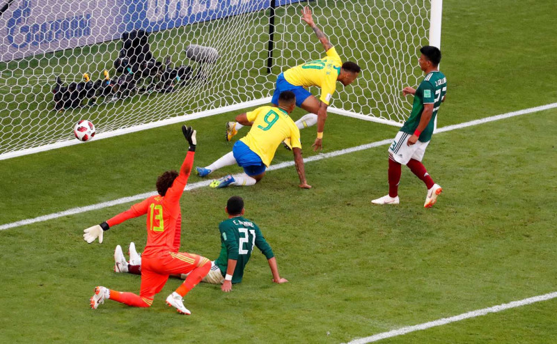 內馬爾為巴西踢進此役第一球   圖：達志影像/路透社