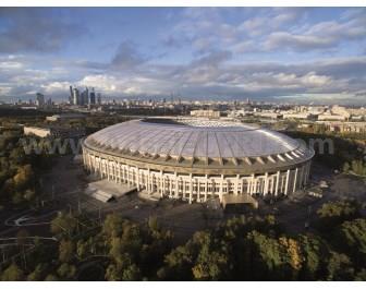 莊嚴的莫斯科盧日尼基奧林匹克體育場在2018年世界盃足球賽前重獲新生。台灣科思創表示，改造期間，體育場採用科思創的聚碳酸酯多層板材，重建看台頂棚。   圖 : 翻社自adsalecprj.com
