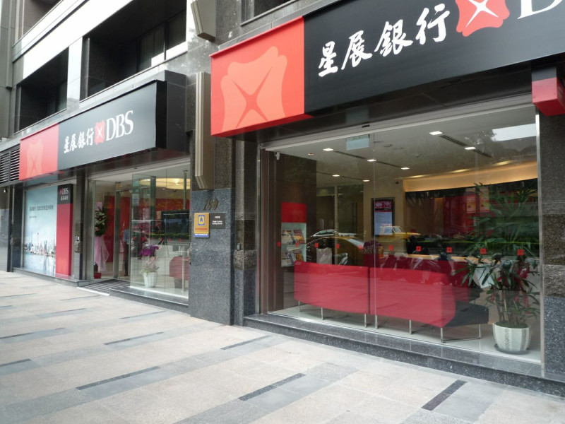 星展銀行（台灣）因信用卡系統問題，3個月內錯誤計算60名客戶的帳單金額，遭金管會裁罰。   圖 : 翻攝自1111人力銀行
