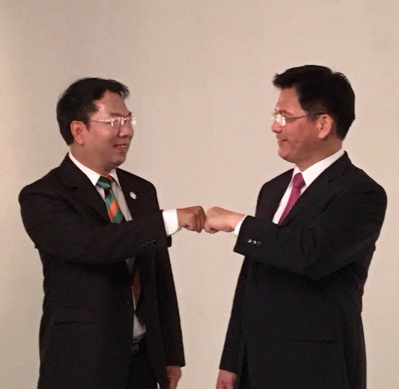 市議員謝志忠（左）是新潮流系，已經在臉書放上與林佳龍的合照。   圖：謝志忠/提供