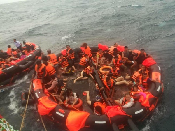 泰國普吉島近日多起船難，造成多名中國籍遊客喪命與失蹤，中國已派人加入救援。   圖：翻攝泰國海軍臉書