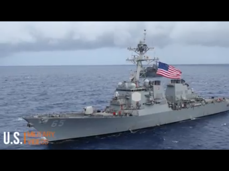 美艦DDG-89及DDG-65兩艦由我國南部海域航經臺灣海峽。   圖：翻攝自Youtube