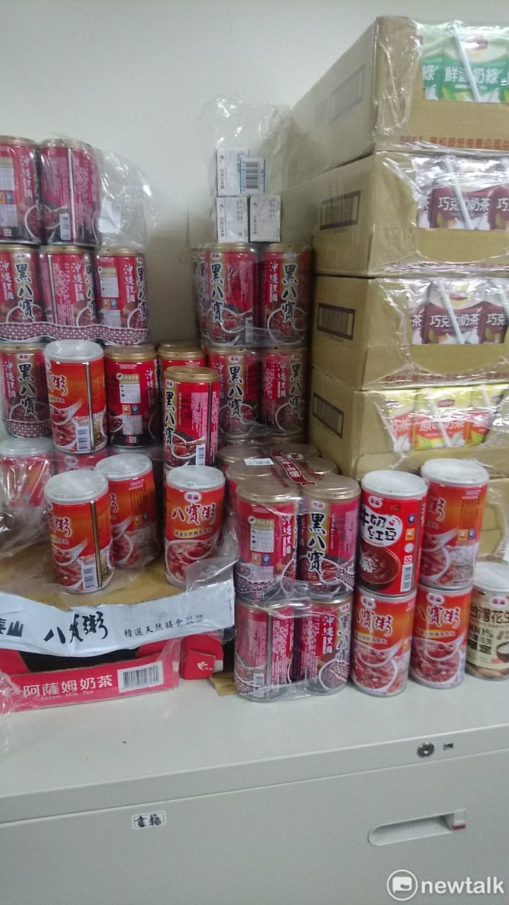 對於沒有意願入住避颱所的街友，社會局也提供相關物資。   圖：台北市社會局 / 提供