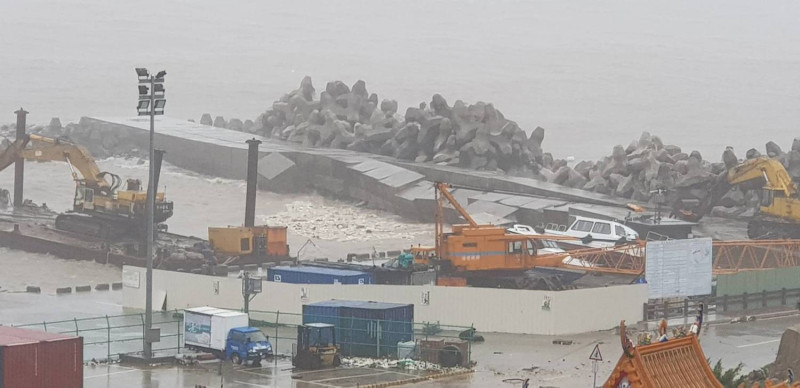 白沙碼頭的填海作業也因為颱風過境受到影響。   圖：張祐誠／提供
