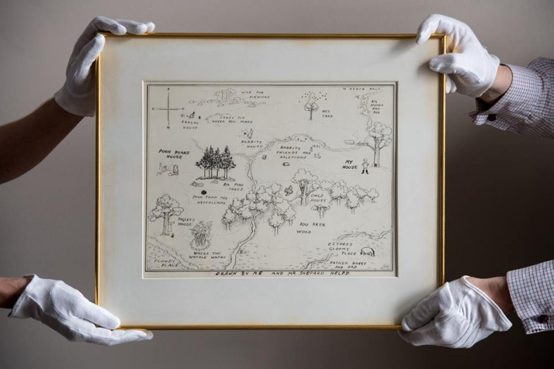 「小熊維尼」手稿插畫之一的《百畝林地圖》拍出43萬英鎊，創下插畫拍賣成交紀錄。   圖：翻攝蘇富比拍賣行臉書
