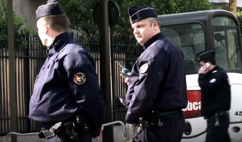 法國當局進行維安部署，避免街頭派對發生悲劇。   圖：翻攝Youtube