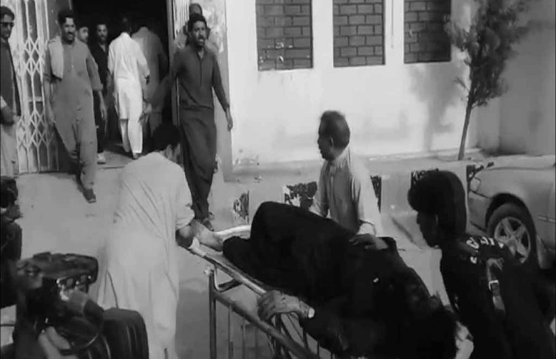 一名自殺炸彈客13日闖入巴基斯坦西南部一場政治集會引爆炸彈，造成128人死亡與數百人受傷。   圖/翻攝自dunyanews.tv
