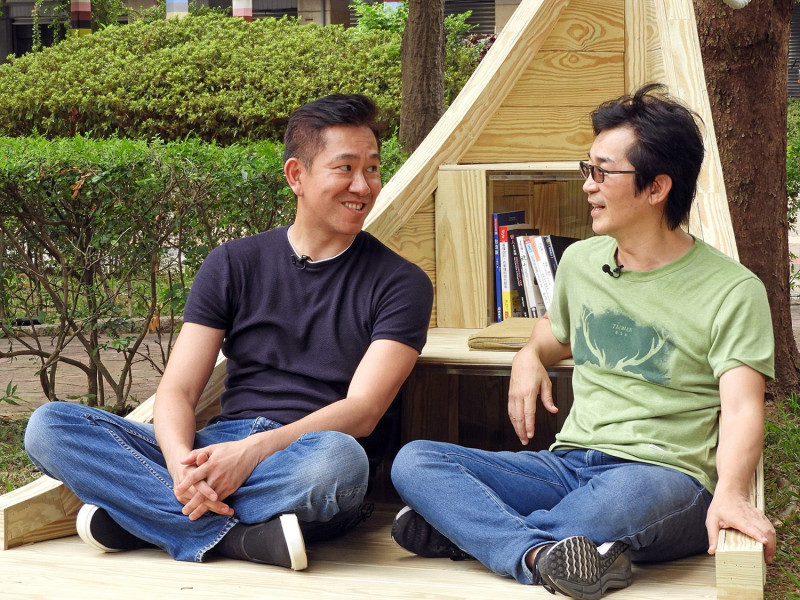 魏德聖導演表示,「方舟書席」的創造理念是想像在一片綠色的草地海浪裡,坐在書席裡如同在廣闊無邊的大海上,船兒停泊在岸邊稍作休息。 圖:台北市工務局提供