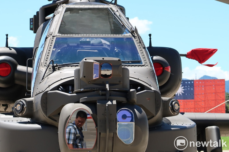 阿帕契直升機機鼻的瞄準系統。   圖：林朝億/攝