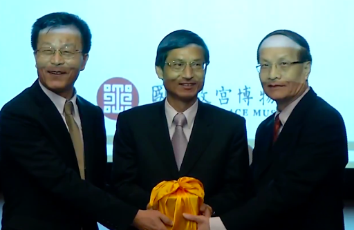 右一為新任故宮院長陳其南，   圖：翻攝Youtube（資料照片）