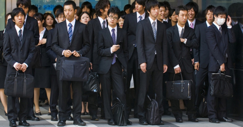 根據調查結果顯示，台灣社會新鮮人平均起薪2萬8到3萬5，而南韓逾半數青年第1份工作月薪超過150萬韓元（約4.38萬台幣）。   圖 : 新頭殼資料庫