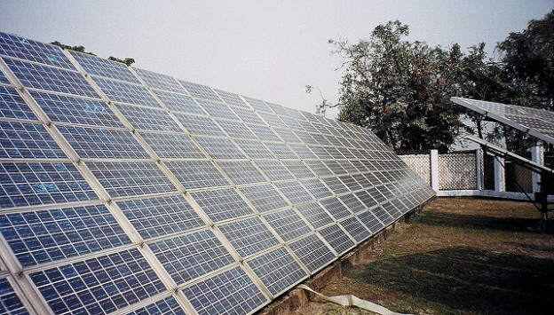 印度為了保護國內太陽能產業，對中國、馬來西亞、台灣等國家的太陽能電池板徵稅25％。   圖：新頭殼資料照片