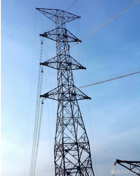 供台化宜蘭龍潭廠用電的47座高壓電塔因時代變遷，供電需求減少，今天起終於開始拆除。   圖 : 翻攝自xuite.net