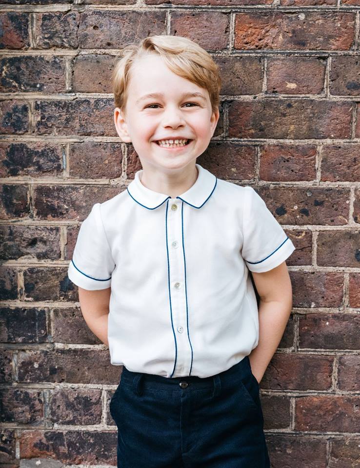 英國喬治王子明天將滿5歲，王室在臉書公開小喬治最新照片。   圖/The Royal Family臉書