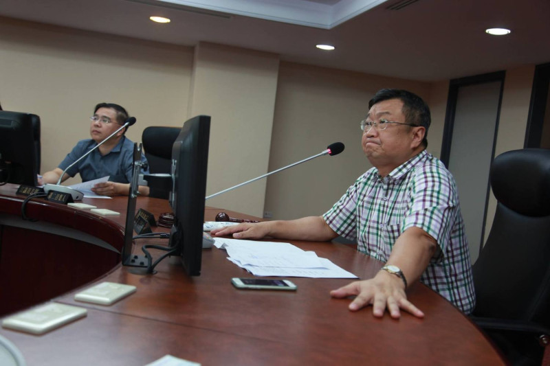 台北市議員江志銘今（23）日財建部門詢答時表示，市場處的開罰單純是因為怕得罪議員。   圖：翻攝江志銘臉書