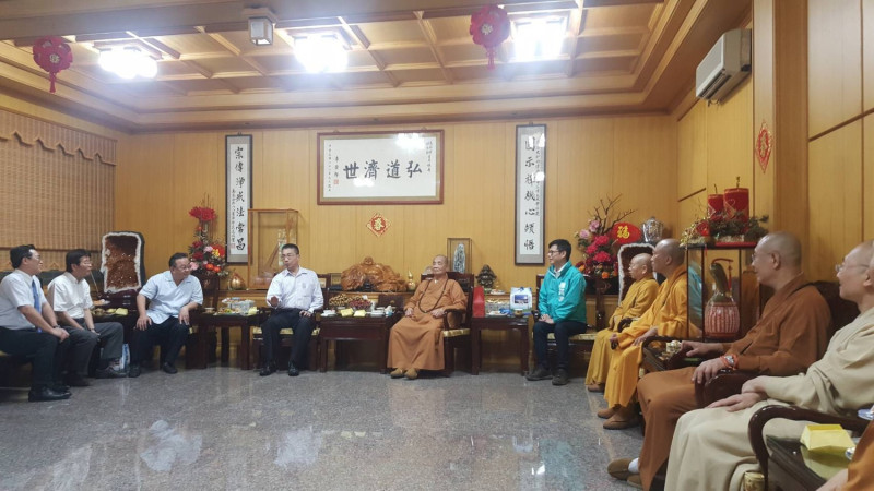 陳其邁非常感謝中國佛教會理事長圓宗長老的支持。   圖：陳其邁競選辦公室／提供
