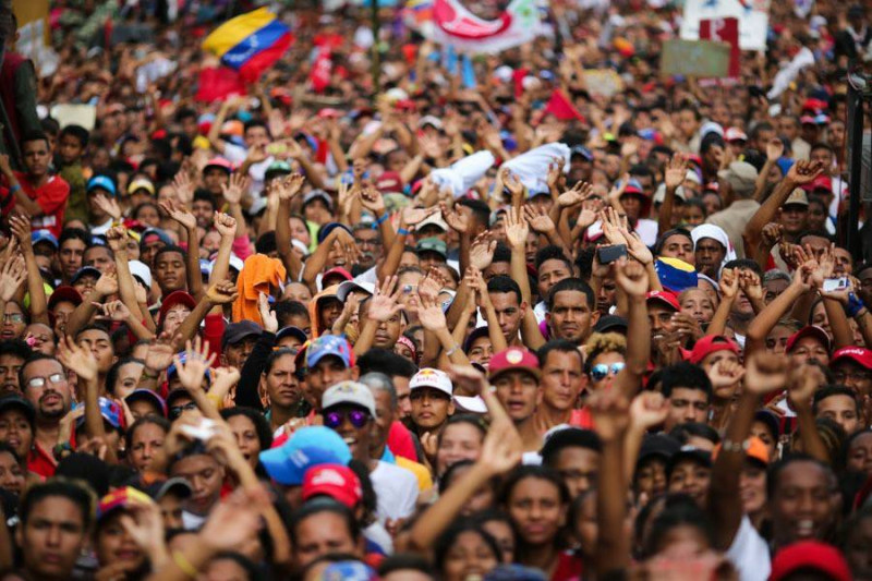 IMF官員警告，委內瑞拉經濟活動崩潰、通膨飆漲等問題，已經導致該國人民大規模外移，對鄰近的國家也造成衝擊。   圖：翻攝馬杜洛臉書