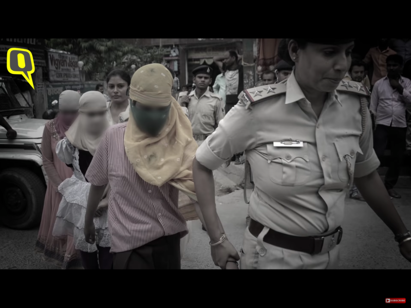 墨沙發坡巿警局長辛赫（Harpreet Singh）告訴法新社，目前已逮捕包括女性職員和縣政府兒童福利官員在內的10人。   圖：翻攝自Youtube