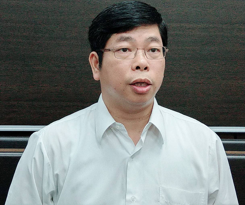 對於娃娃機夾螃蟹、龍蝦等活體物品，基隆市政府產發處長林青海表示，經濟部已擬將活體生物納入夾娃娃機的屬性規範，一旦納入標準就會從嚴認定。   圖：基隆市政府/提供