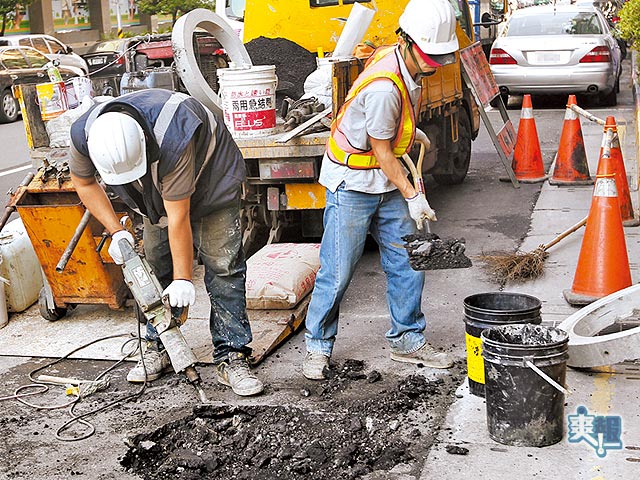 賴清德希望解決產業界包括「勞動力供給不足」、「工作條件不具吸引力」，以及「學用落差技能不合」等問題。   圖 : 翻攝自1111.com.tw