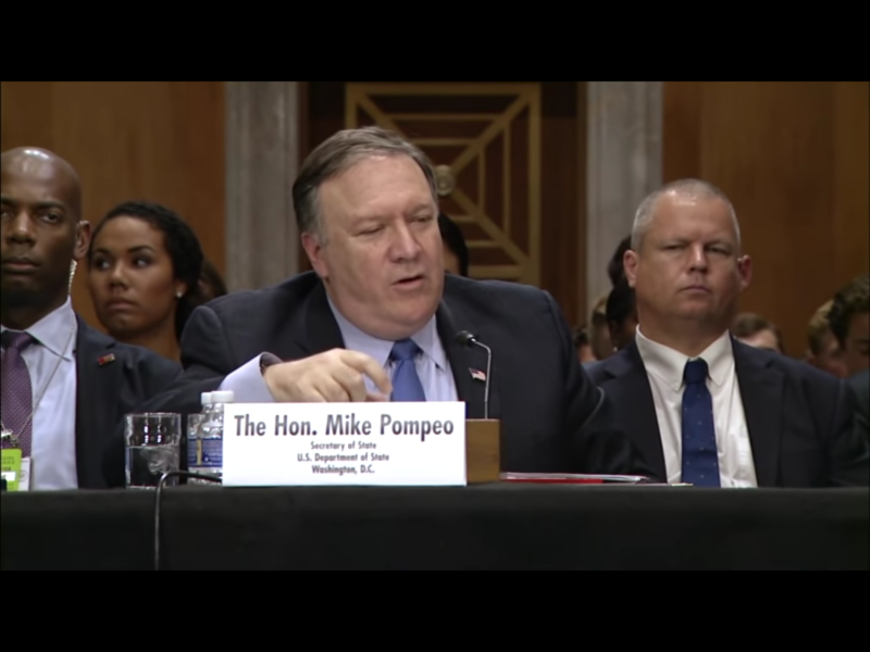蓬佩奧（Mike Pompeo）赴聯邦參議院外交委員會聽證，被民主黨籍參議員馬基（Ed Markey）問到，北韓是否持續在製造核武器所需的材料時回答：「是的，那是正確的...是的，他們繼續生產可裂變物質。」   圖：翻攝自Youtube