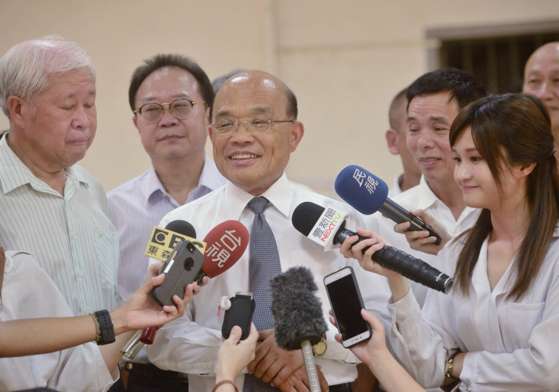 民進黨台北市長參選人姚文智傳出若民調持續低迷，可能遭換將。民進黨新北市長參選人蘇貞昌強調，民進黨提名的不可能再什麼換將，只要黨中央提名的都會支持，而其民調部分各方都有不同，大家參考就好。   圖：蘇貞昌辦公室 / 提供