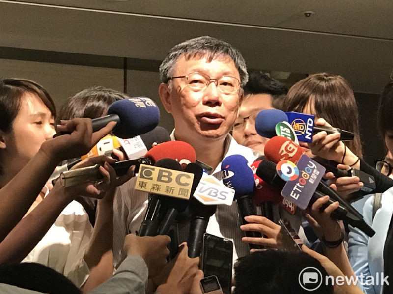 台北市長柯文哲今日嗆聲農委會副主委陳吉仲，連北農總經理吳音寧都搞不定了，「他的能力我看也是……哼～」冷哼一聲。   圖：曾薏伃 / 攝