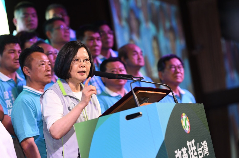 總統。民進黨主席蔡英文在「改革挺台灣2018候選人授旗誓師大會」上致詞。   圖：民進黨/提供