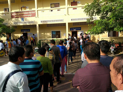 柬埔寨第6屆國民議會選舉29日投票，預計晚間公布初
步結果，外界預料現任總理洪森可望連任。圖為柬埔寨
投票狀況。   圖：台商提供