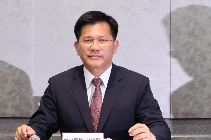 台中市長林佳龍30日舉行國際記者會抗議EAOC粗暴決定。   圖：林朝億/攝